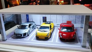 ジオラマ ガレージ カーガレージ ディスプレイケース1/18 USB LED照明 3台展示 Car Park 京商 トミカ ホットウィール等の展示に0657-1