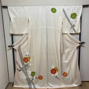 着物　付け下げ　訪問着　正絹　春夏秋冬　白系　梅　竹　七宝　金駒刺繍　着丈158cm 裄丈64cm 1113-8w