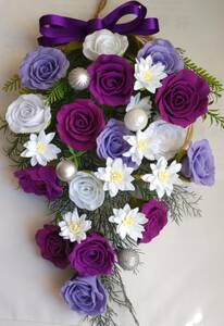 -フェルトで作った☆白、紫のバラのフラワーリース☆