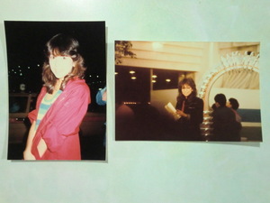 * Kawashima Naomi ( life photograph 2 шт. комплект ) debut в это время. Kawashima Naomi 1982 год примерно Sakura цвет принт E штамп :8,2×11,7.