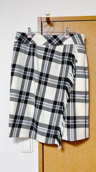 ローズティアラ 42サイズ 白黒チェックの巻きスカート
