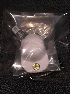 ラスト1 即完売 人気 NEW ERA ニューエラ キャップ 　ガシャポン ミニチュア キーホルダー ガチャ　ミニチュア ホワイト 説明書付き