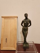 裸婦像 ブロンズ 在銘 女性像 オブジェ 裸婦 ブロンズ像 置物 高さ32cm 幅10cm 奥6.5cm 1602g_画像9