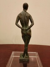 裸婦像 ブロンズ 在銘 女性像 オブジェ 裸婦 ブロンズ像 置物 高さ32cm 幅10cm 奥6.5cm 1602g_画像4