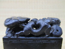 逸品　名品　時代物　中国美術　中国古玩　印材　黒石　獣彫刻　細密彫刻　石印　古印　石材　総重量：210g　書道　印章　篆刻　骨董品_画像6