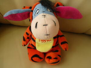 ■T-⑦【かぶりもの Eeyore as Tigger ★イーヨー(ロバ)＋ティガー】ビーズ入り しっぽ;ゴム入り マスコット ぬいぐるみ お人形 Disney 