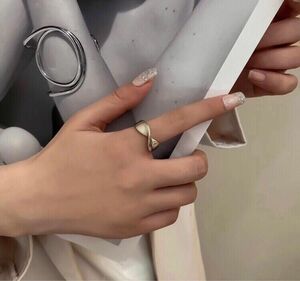 リング　レディース　メンズ　ねじり　シルバー　　　ユニセックス　指輪　ペアリング　オシャレ　シンプル　韓国　ファッション