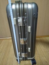 RIMOWA リモワ/ キャリーバッグ . チタンニウム / 機内持ち込み/ 32L / 4輪 /ゴールド / スーツケース キャリーケース / 極美品_画像4