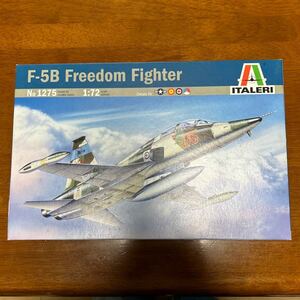 イタレリ　Italeri 1/72 F-5B Freedom Fighter(箱未開封、新品)