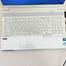 【ジャンク品】富士通 パソコン Windows 7 FMV LIFEBOOK AH42/H FMVA42HW （アーバンホワイト）_画像2