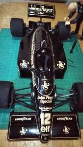 プラッツ 1/12 ＪＰＳ LOTUS 99T ジョンプレイヤースペシャル仕様 メンテナンス中 完成品