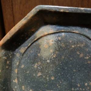 古いお茶道具 楽焼・赤楽 楽家の印のある八角皿 菓子皿 本体のみの画像2