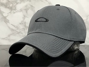 【未使用品】6E クール★OAKLEY オークリー キャップ 帽子 CAP クールなグレーの伸縮素材にブラックロゴ！《SIZE 伸縮前56㎝～60㎝位迄》