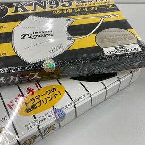 阪神タイガース 優勝記念 球団承認 KN95不織布マスク20枚入 ブラック（金箔プリント）ホワイト（刻印入り）2種の画像6