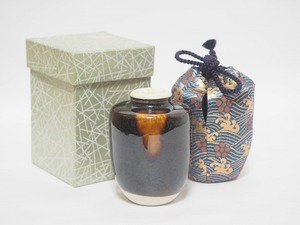 A2061 肩衝 茶入 仕覆 紙箱付 ☆ 茶道具 茶懐石 茶事 茶器 濃茶器 抹茶器 茶の湯 棗 茶壷 茶壺 茶入れ セット 陶器 窯変 美品 良品 無傷