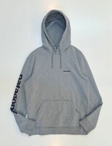 H6700　Patagonia　パタゴニア　Text Logo Uprisal Hoody　スウェットパーカー　フーディー　プルオーバー　グレー　M　