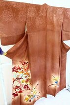 【着物フィ】アンティーク 色留袖 明るいブラウン　薔薇　橘　梅　身丈149cm 刺繍の一ツ紋 袷 大正ロマン kimono 仕立上がり 14886_画像4