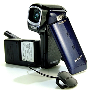 【バッテリー2個/充電器付　VAR-L80】【レンズ前玉のキズ】SANYO Xacti DMX-CG10 サンヨー ザクティ デジタルムービーカメラ ビデオカメラ