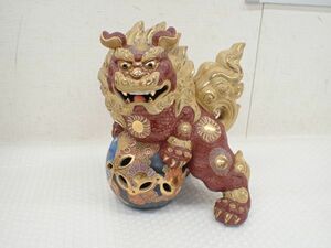 ☆D457-80　九谷焼 八幡窯 玉乗り獅子 狛犬 赤 彩色金彩 縁起物 工芸品 インテリア 置物　高さ25cm　全長21cm