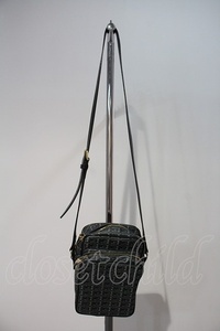 Q-pot. / Chocolate Shoulder Bag black I-23-10-31-086-QP-BG-HD-ZI