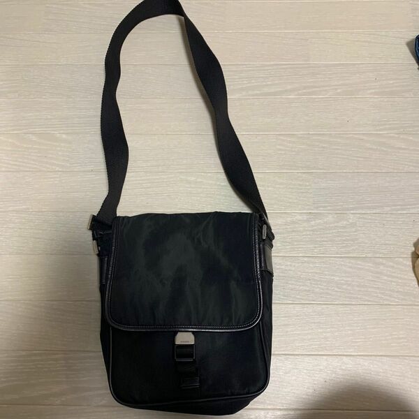 PRADA プラダ　ショルダーバッグ　カバン　ブラック　ナイロン V167 【中古】