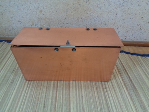 銅板ボックス-銅板ケース/銅板角型容器-上部開閉銅板小物入れ/ハンドメイド？/開閉磁石留め/隙もズレもあります/