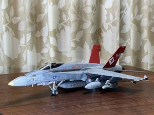 アカデミー 1/32 アメリカ海兵隊 F/A-18A+ ホーネット VMFA-232 レッドデビルス　完成品