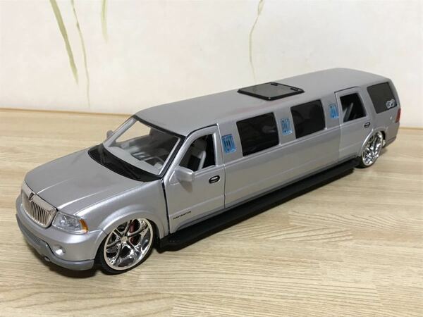 送料無料　当時物 1/24 リンカーン ナビゲーター リムジン ミニカー マイスト Maisto LINCOLN NAVIGATOR LIMOUSINE