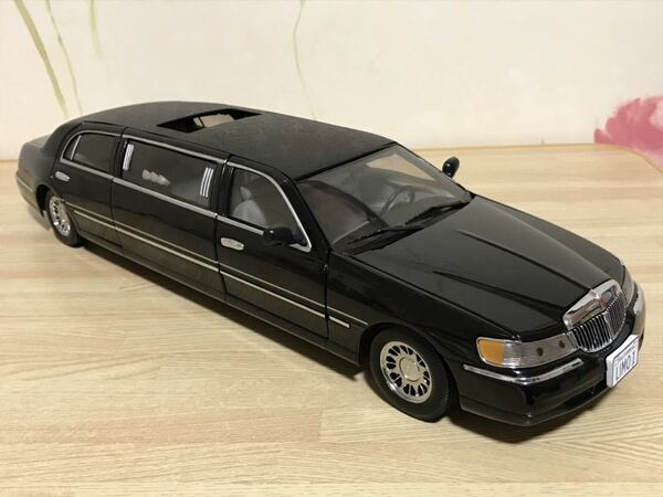 送料無料　1/18 当時物　リンカーン タウンカー リムジン ミニカー　サンスター Sun Star LINCOLN TOWN CAR LIMOUSINE