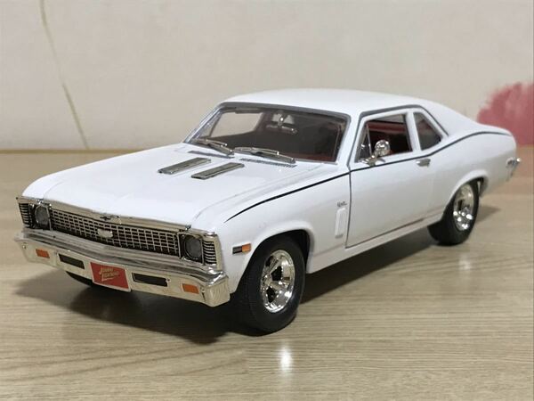 送料無料　1/24 シェビー ノヴァ　ミニカー　JOHNNY LIGHTNING CHEVY NOVA SS 1969 旧車 クラシックカー