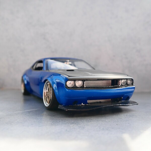 送料込み　レベル　ダッジチャレンジャー　1/25　組立済みプラモデルジャンク品　DODGE challenger revell