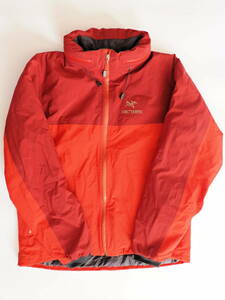 【USED】ARC'TERYX Fission Jacket (フィジョン ジャケット) サイズＬ カラー：レッド カナダ製　ゴアテックスXCR＋プリマロフト