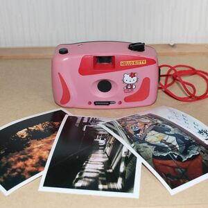 完動品　フィルムカメラ　ハローキティ