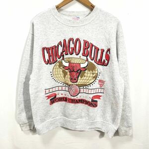 ■ 90s ビンテージ USA製 Hanes ヘインズ NBA CHICAGO BULLS シカゴブルズ ロゴ プリント スウェット トレーナー グレー バスケ ■