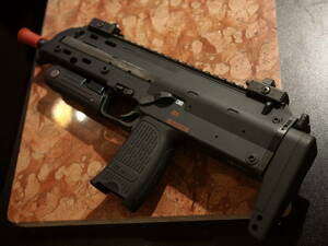 東京マルイ　コンパクト電動ガン　MP7A1　付属品多数