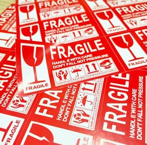 【送料無料】こわれもの 注意 ステッカー【100枚】FRAGILE フラジール 壊れ物注意 ラベル 9×5cm 取り扱い注意 シール 取扱注意 配送921421