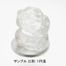 NO.3 招き猫両手(水晶)カービング(彫刻品)(20×16ｍｍ)(1個)＜万物との調和＞金運上昇・千客万来 天然石現品_画像3