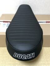 ★新品 ドゥカティ スクランブラー ベンチシート 刺繍ロゴ ducati タンデムシート ナイトシフト カフェレーサー_画像2