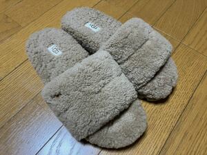 今年購入1回履きました UGG アグ サンダル 24㌢ もこもこ 秋冬 ベージュ色 美品☆☆ヤマト宅配便コンパクト無料