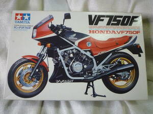 タミヤ 1/12オートバイシリーズ ホンダVF750F NO.21　プラモデル 開封品 未組立