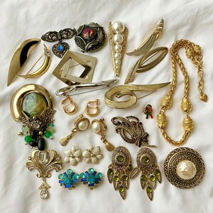 アクセサリーまとめ　vintage アクセサリー ヴィンテージ アンティーク ブローチ　イヤリング　整理品