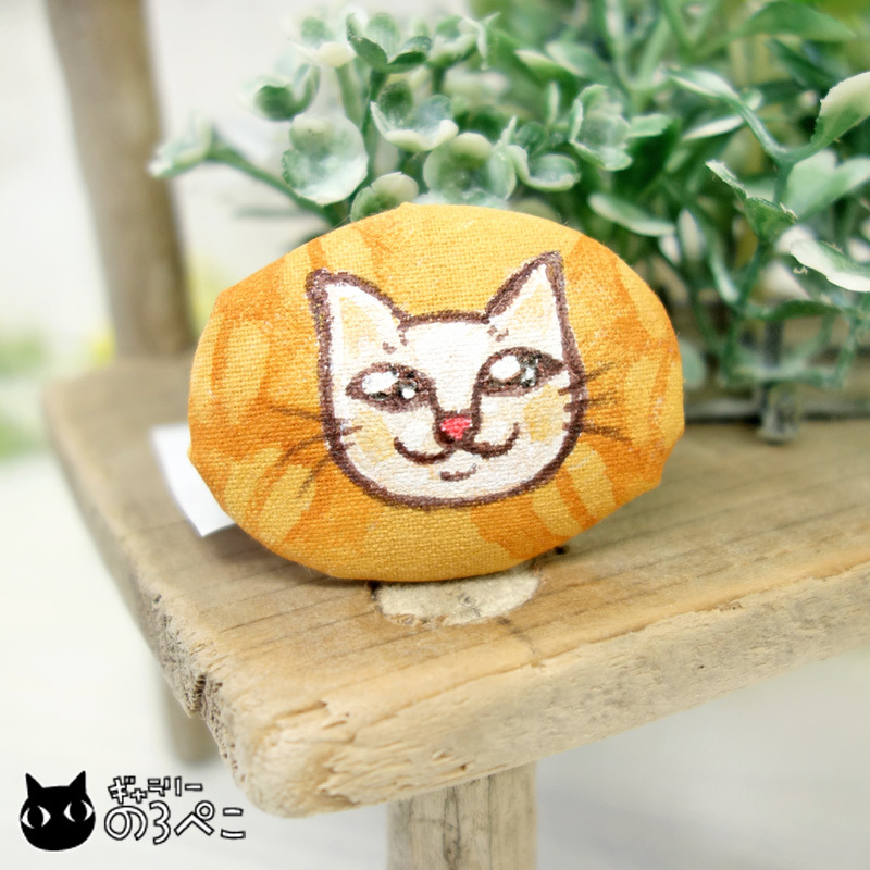 Shiawase white cat brooch | Hand-painted white cat, Eyes sparkle, She has a smile that makes you smile just by looking at it♪, handmade, Accessories (for women), others