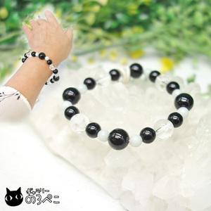 Art hand Auction A monotone bracelet of uncarved Four Gods crystal, black crystal, and Burmese jade | A bracelet that connects stones with meanings such as amulets and purification♪, handmade, Accessories (for women), others