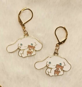 【No.6171】ピアス/イヤリング シナモンロール クマちゃん抱っこ