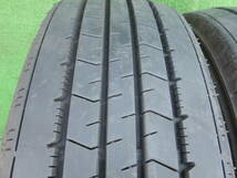 ★GOODYEAR C223 たて溝★195/70R15 106/104L 残り溝:8部山以上 1本のビートに切れあり(エアー漏れない) 2022年製 2本 MADE IN JAPAN_画像2