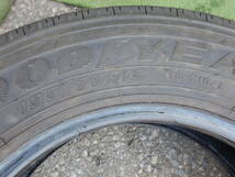 ★GOODYEAR C223 たて溝★195/70R15 106/104L 残り溝:8部山以上 1本のビートに切れあり(エアー漏れない) 2022年製 2本 MADE IN JAPAN_画像6