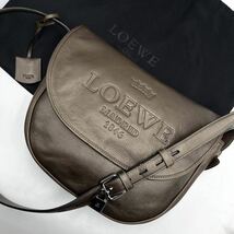 LOEWE ロエベ ショルダー 斜め掛け 型押し ロゴ 鍵/チャーム 付き リング 大容量 レザー ブラウン ボディ メッセンジャー ヘリテージ_画像1