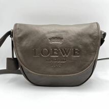 LOEWE ロエベ ショルダー 斜め掛け 型押し ロゴ 鍵/チャーム 付き リング 大容量 レザー ブラウン ボディ メッセンジャー ヘリテージ_画像2