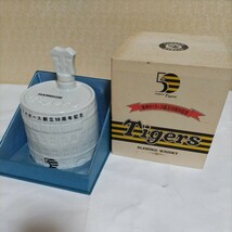 阪神タイガース1985年創立50周年記念　　　ウイスキー空ボトル　陶器_画像8
