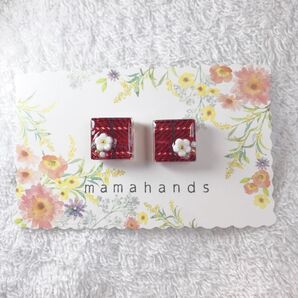 赤タータンチェック×フラワーのスクエアピアス・イヤリング レジン 小ぶり 布 四角形 レジンピアス